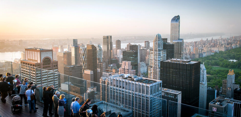Manhattan Skyline: Iconic Cityscape at Dusk.